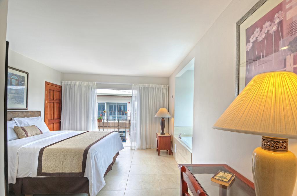Beachfront Hotel Tramonto Jacó Стая снимка